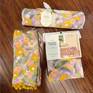 Threshold Rectangular Tablecloth 104in L x 60in W NWT, towels & table runner